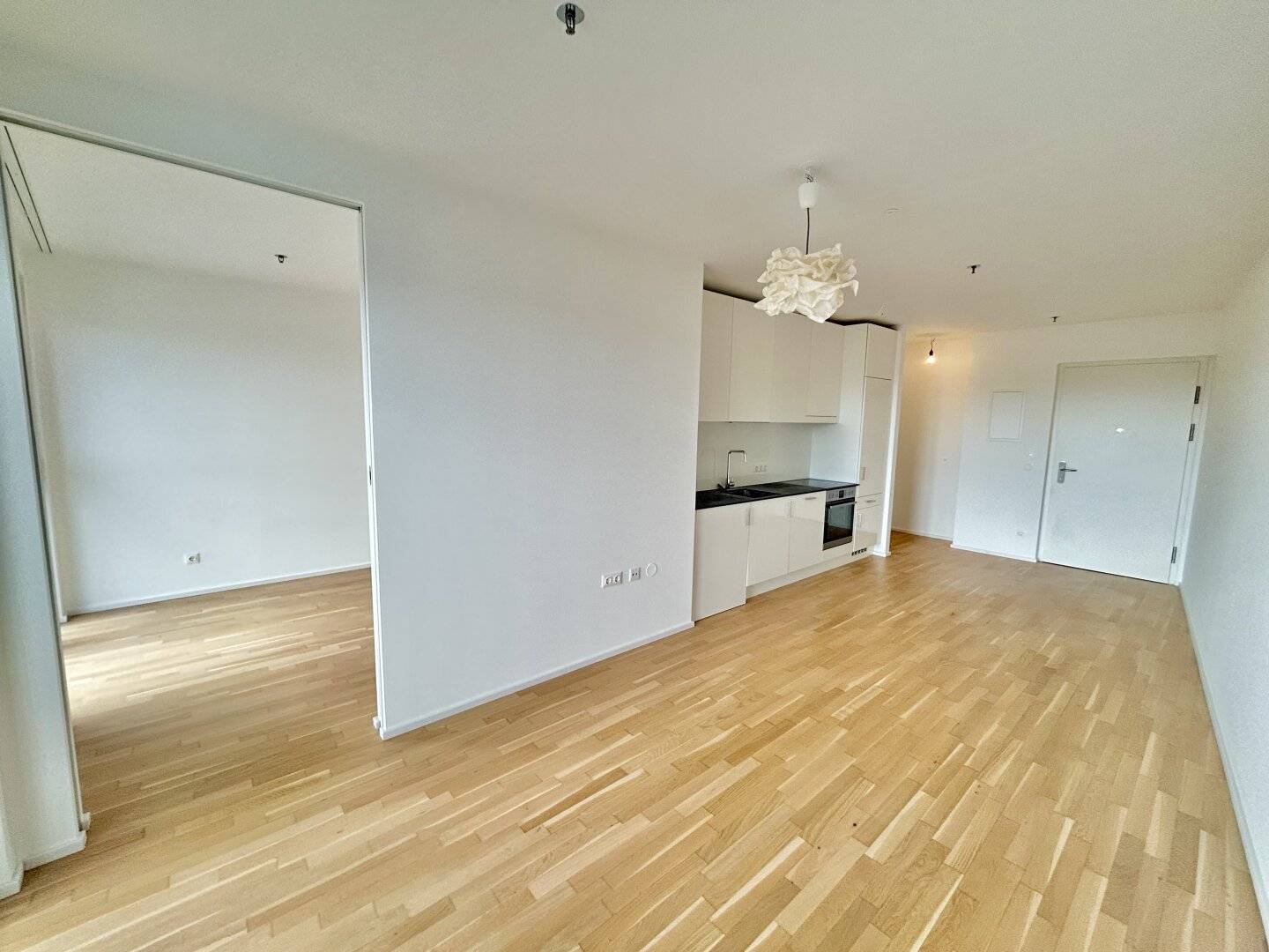 THE METROPOLITAN - south-facing 2-room apartment on the 19th floor - available immediately!