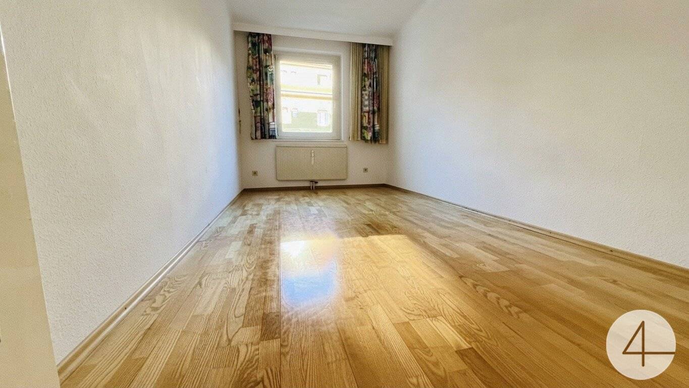 digital offer procedure, 300m to U1, 4-room apartment, development potential, 16 minutes to Stephansplatz, top infrastructure