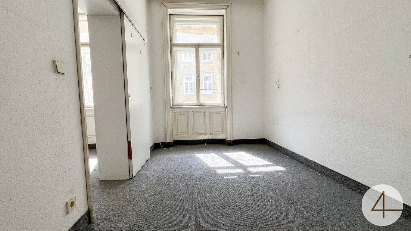 U4 around the corner - renovation-needed 3-room period apartment in Alsergrund - side street quiet location