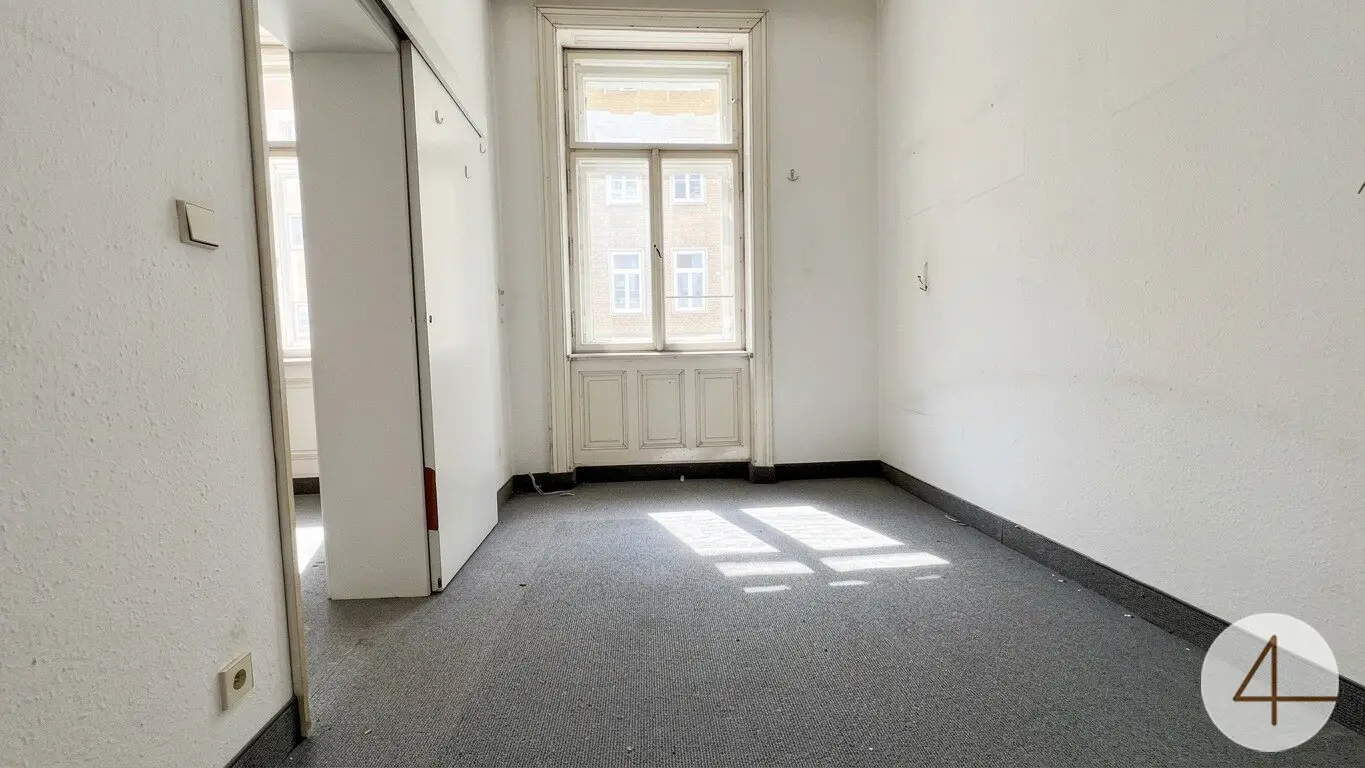 U4 around the corner - renovation-needed 3-room period apartment in Alsergrund - side street quiet location