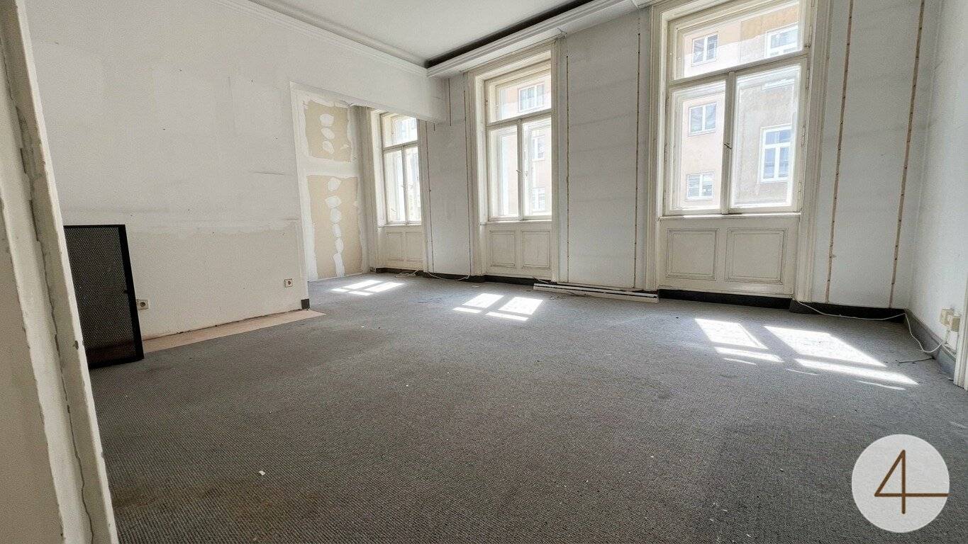U4 around the corner - renovation-needed 3-room period apartment in Alsergrund - side street quiet location