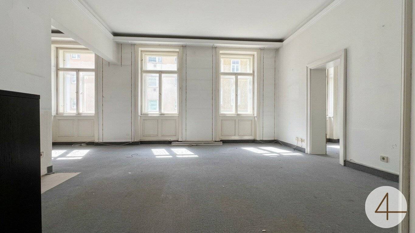 U4 around the corner - renovation-needed 3-room period apartment in Alsergrund - side street quiet location
