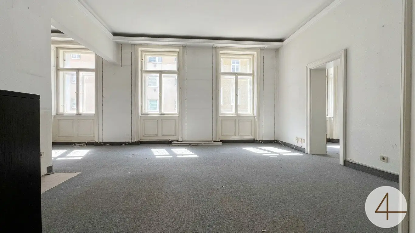 U4 around the corner - renovation-needed 3-room period apartment in Alsergrund - side street quiet location