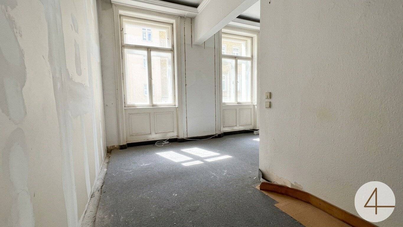 U4 around the corner - renovation-needed 3-room period apartment in Alsergrund - side street quiet location