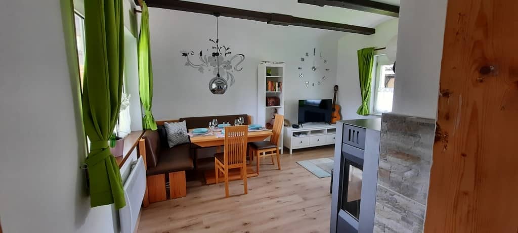 Freshly renovated apartment in quiet central location with conservatory