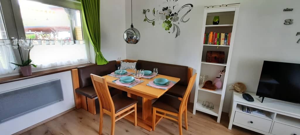 Freshly renovated apartment in quiet central location with conservatory