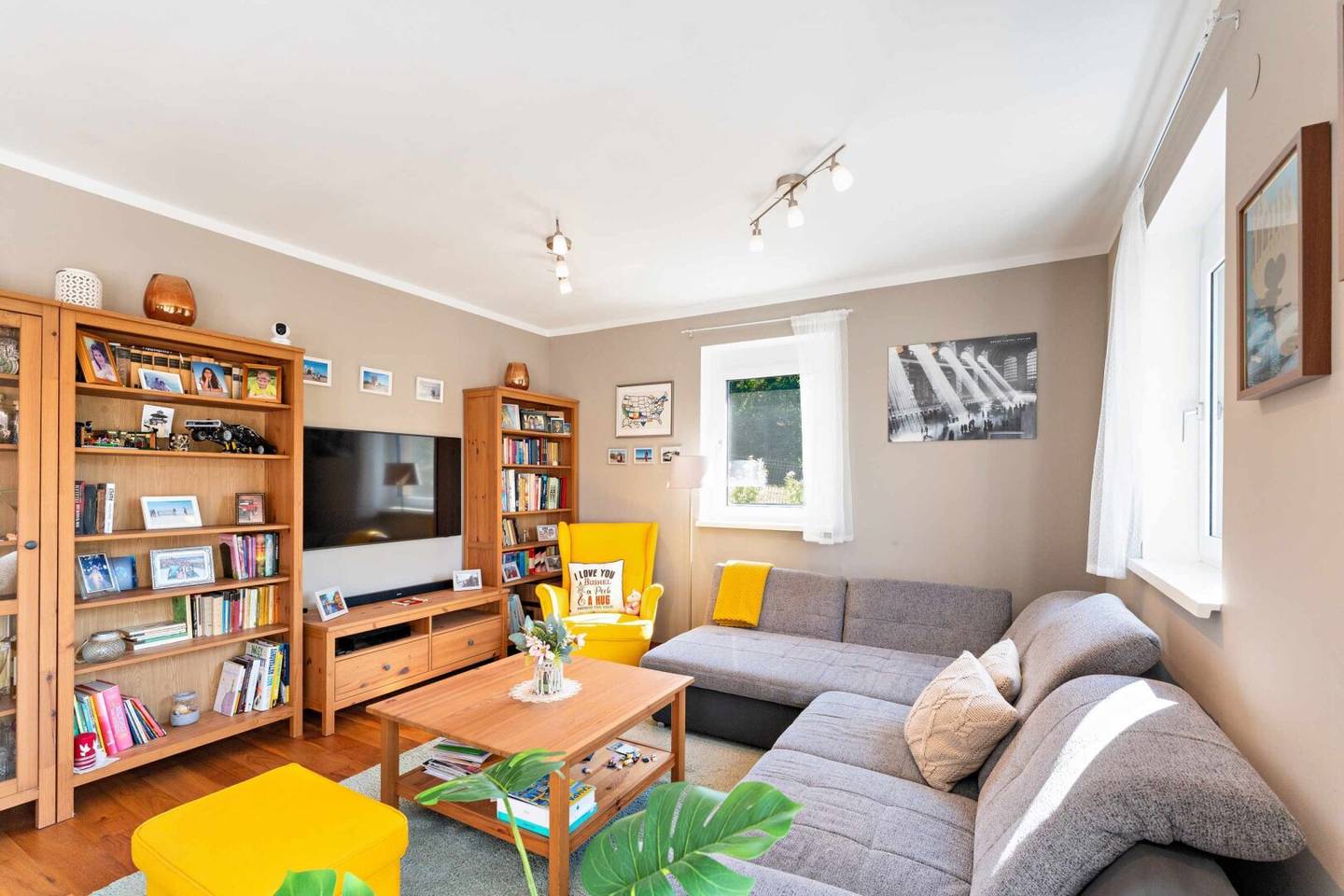 Viel Platz zum Leben – gepflegtes Familienhaus mit großem Garten und Grünblick