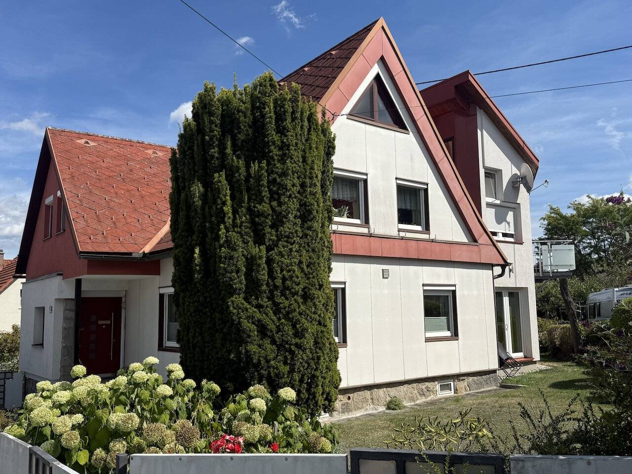 Spacious single family house with garden, garage and 9 rooms in the district capital Freistadt