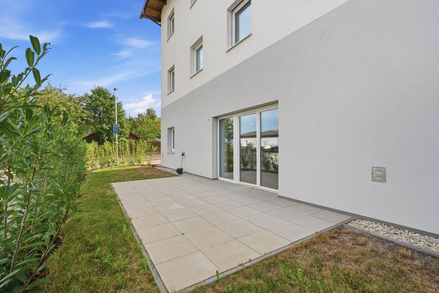 2-room garden apartment with terrace and large bathroom in Reichenau