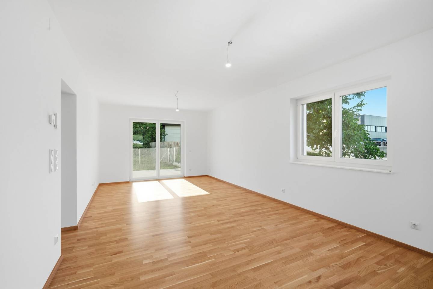 Garden apartment with large living area and terrace in Reichenau