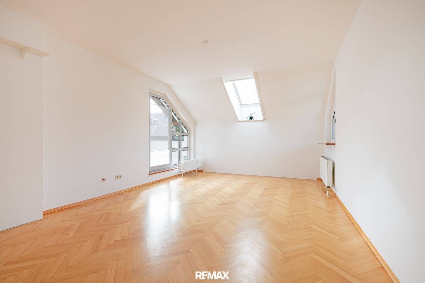 Bright 3-room apartment with two balconies in Salzburg-Riedenburg