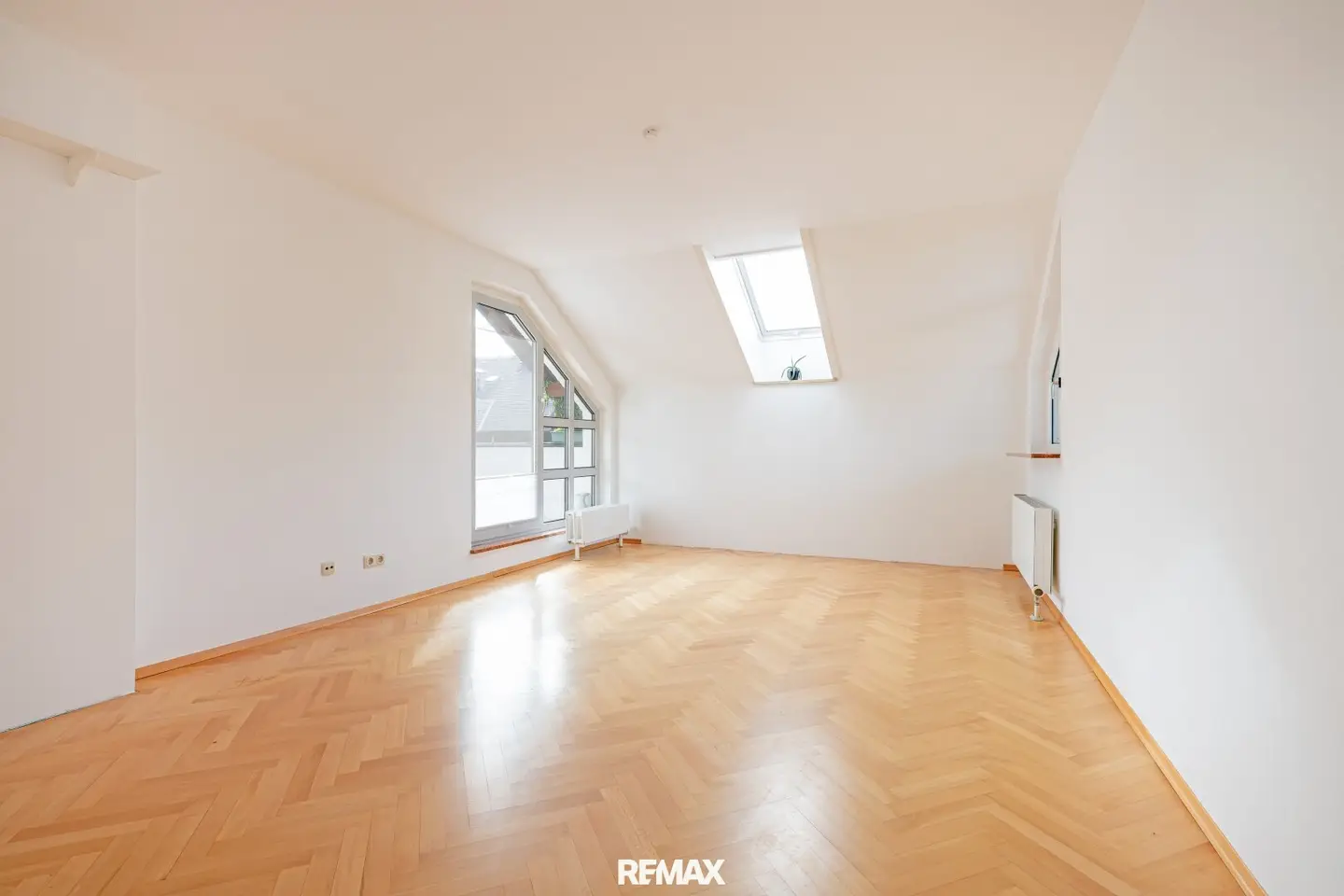 Bright 3-room apartment with two balconies in Salzburg-Riedenburg