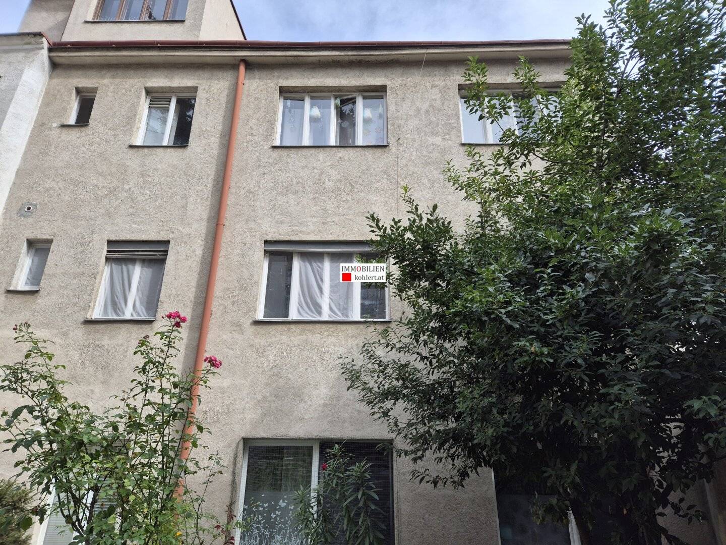 Well-maintained rental building near Hauptbahnhof