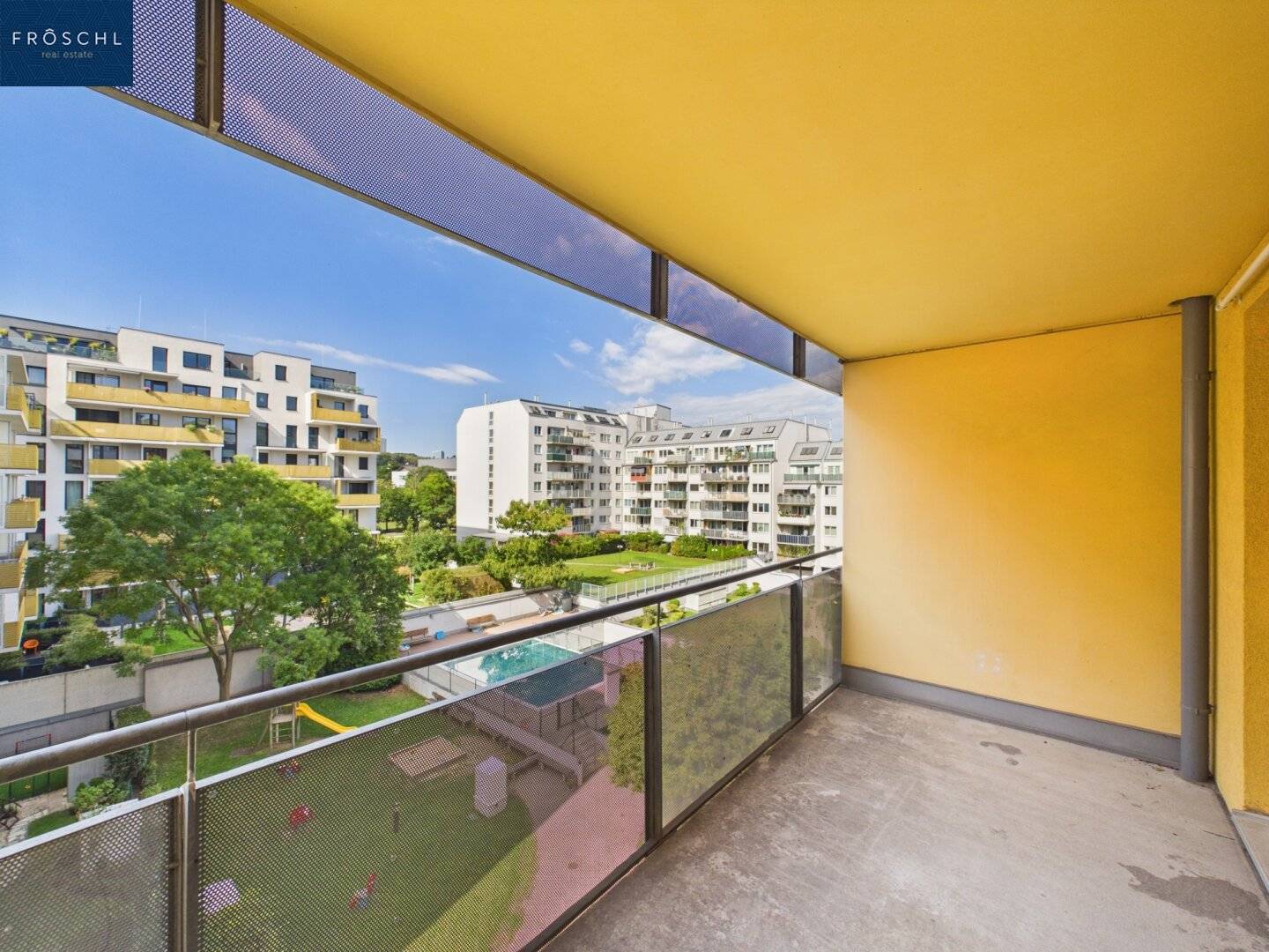 Bright studio apartment with loggia garage parking space and swimming pool