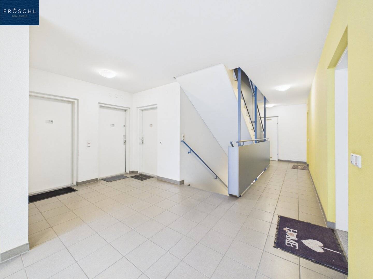 Bright studio apartment with loggia garage parking space and swimming pool