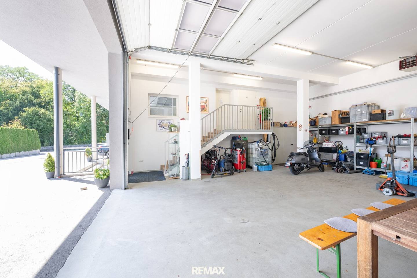 Commercial property with penthouse, hall spaces and large outdoor area