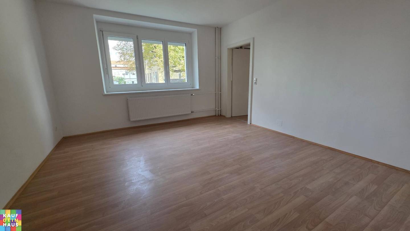 NEAR TRAIN STATION 2 ROOM APARTMENT