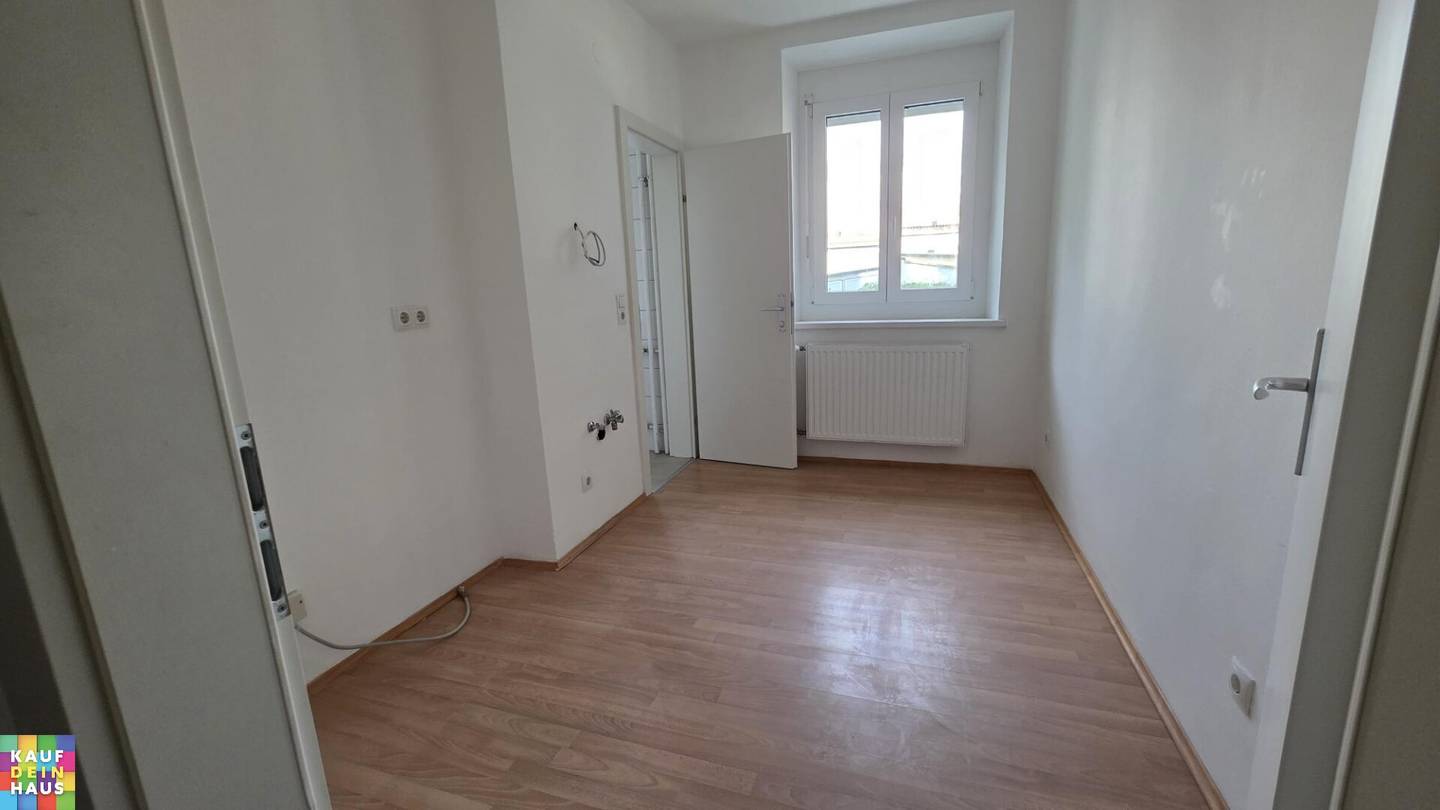 NEAR TRAIN STATION 2 ROOM APARTMENT