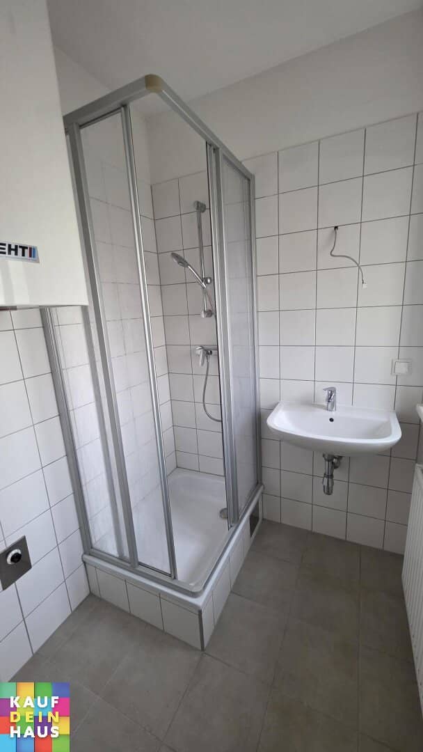 NEAR TRAIN STATION 2 ROOM APARTMENT