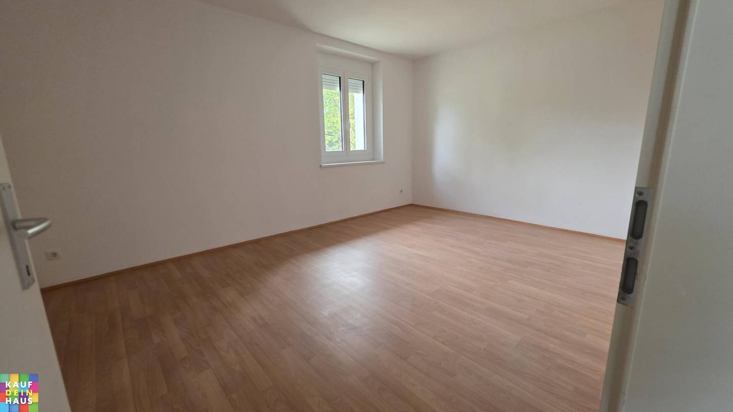 NEAR TRAIN STATION 2 ROOM APARTMENT