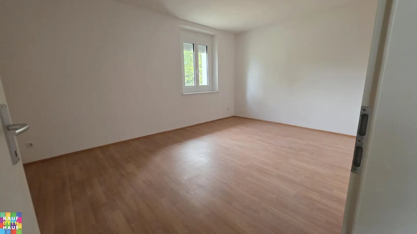 NÄHE BAHNHOF! 2 ZIMMER-WOHNUNG!