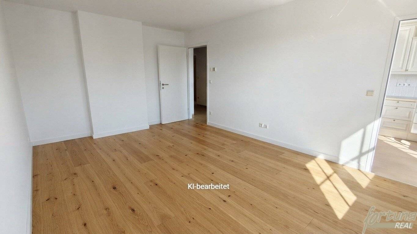 Spacious 4-room condominium with large cellar and private parking space