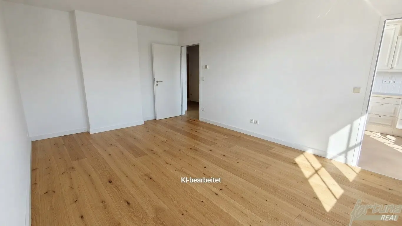 Spacious 4-room condominium with large cellar and private parking space