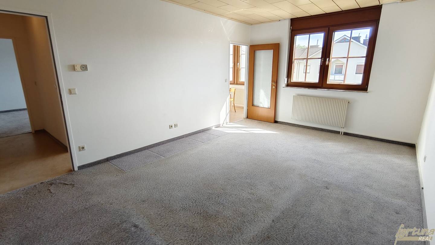 Spacious 4-room condominium with large cellar and private parking space