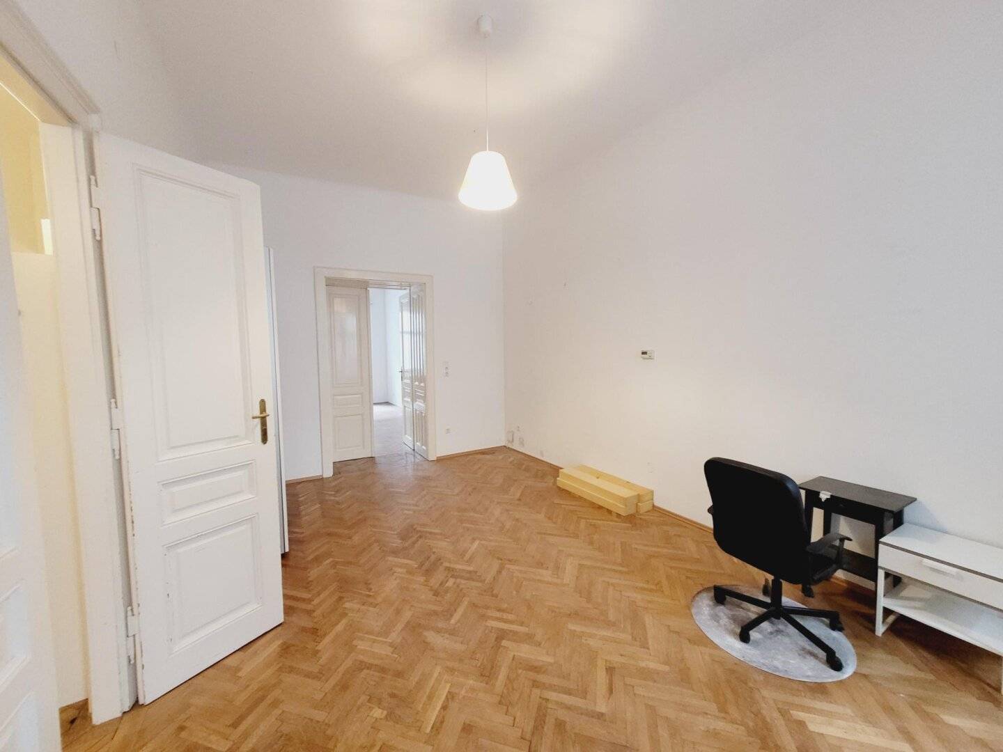 Neustiftgasse: 3-room terrace apartment in quiet courtyard location
