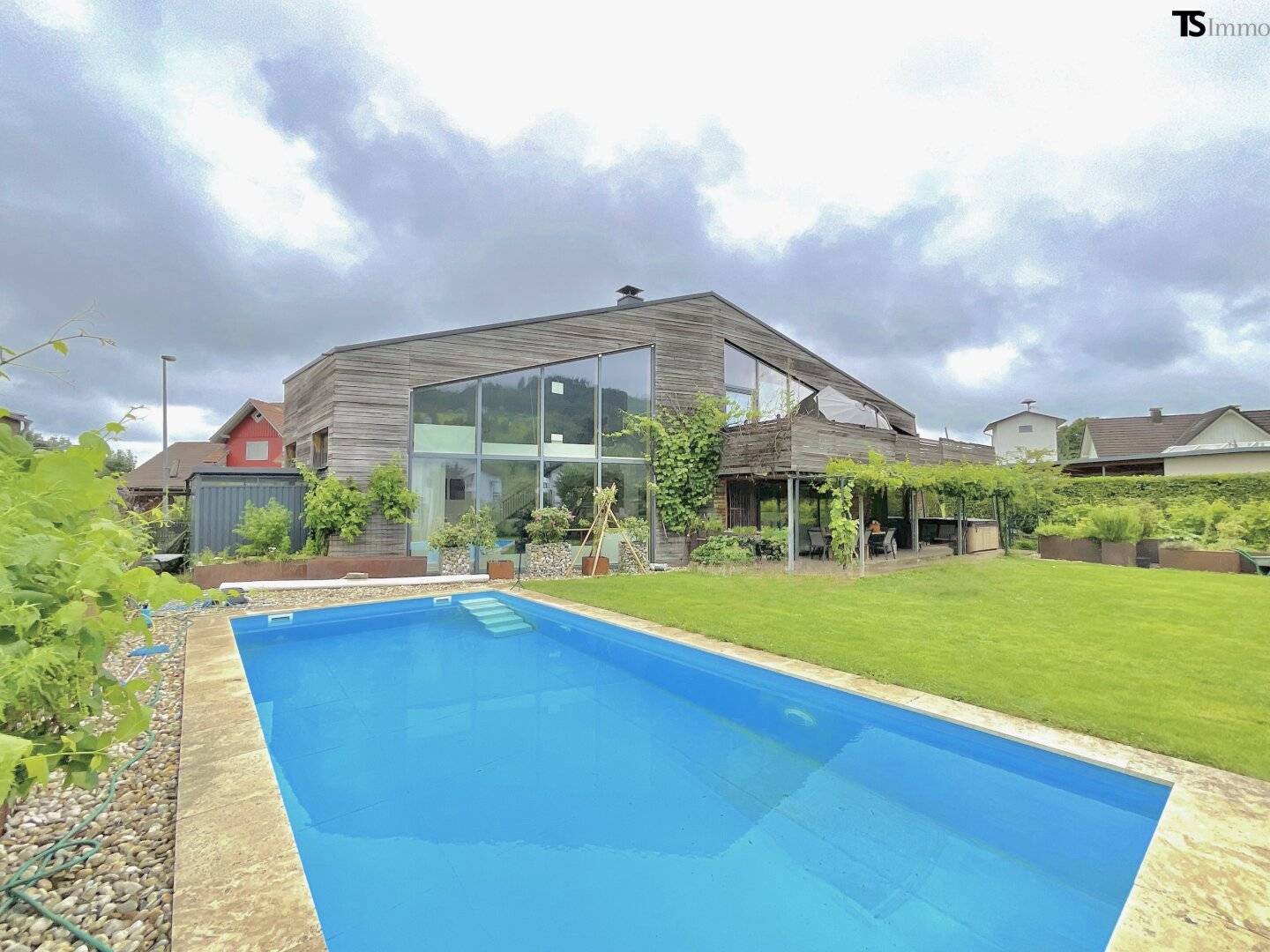 Gaissau: Exceptional single-family house approx. 160 m² living area, wood, light and space