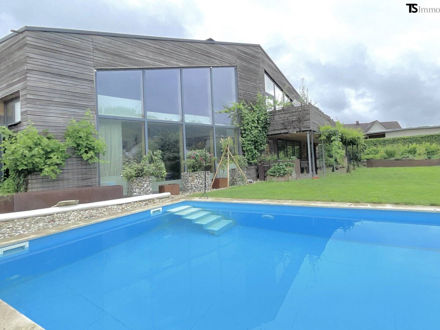 Gaissau: Exceptional single-family house approx. 160 m² living area, wood, light and space