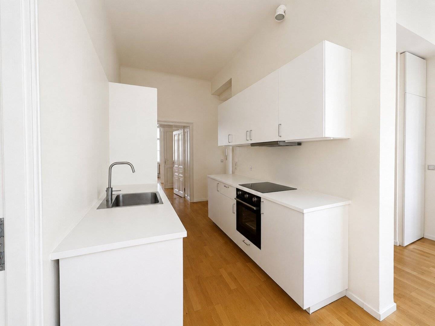 Spacious 3.5-room apartment seeks flatshare residents with garage and fitted kitchen in the heart of 1090 Vienna