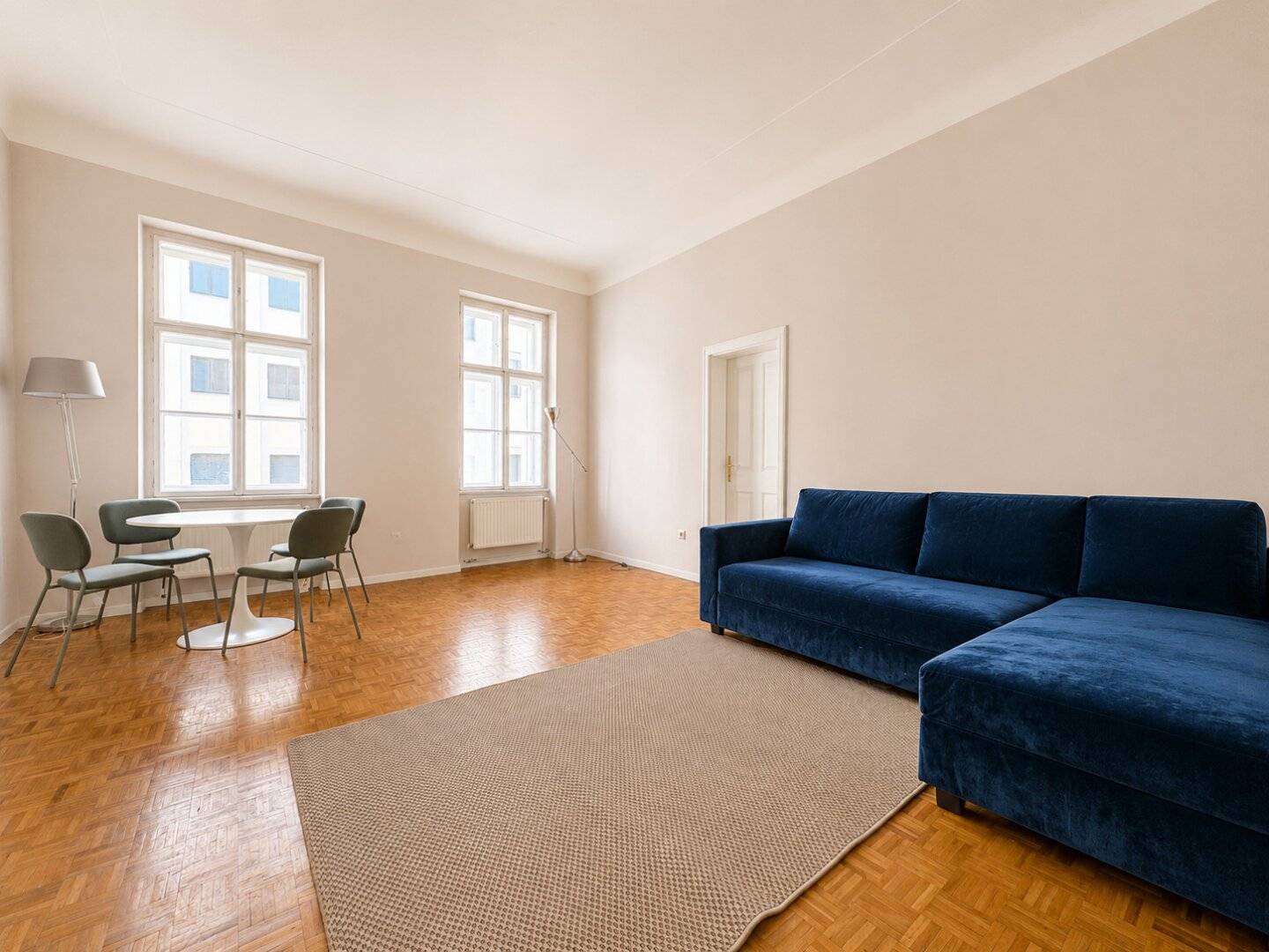 Spacious 3.5-room apartment seeks flatshare residents with garage and fitted kitchen in the heart of 1090 Vienna