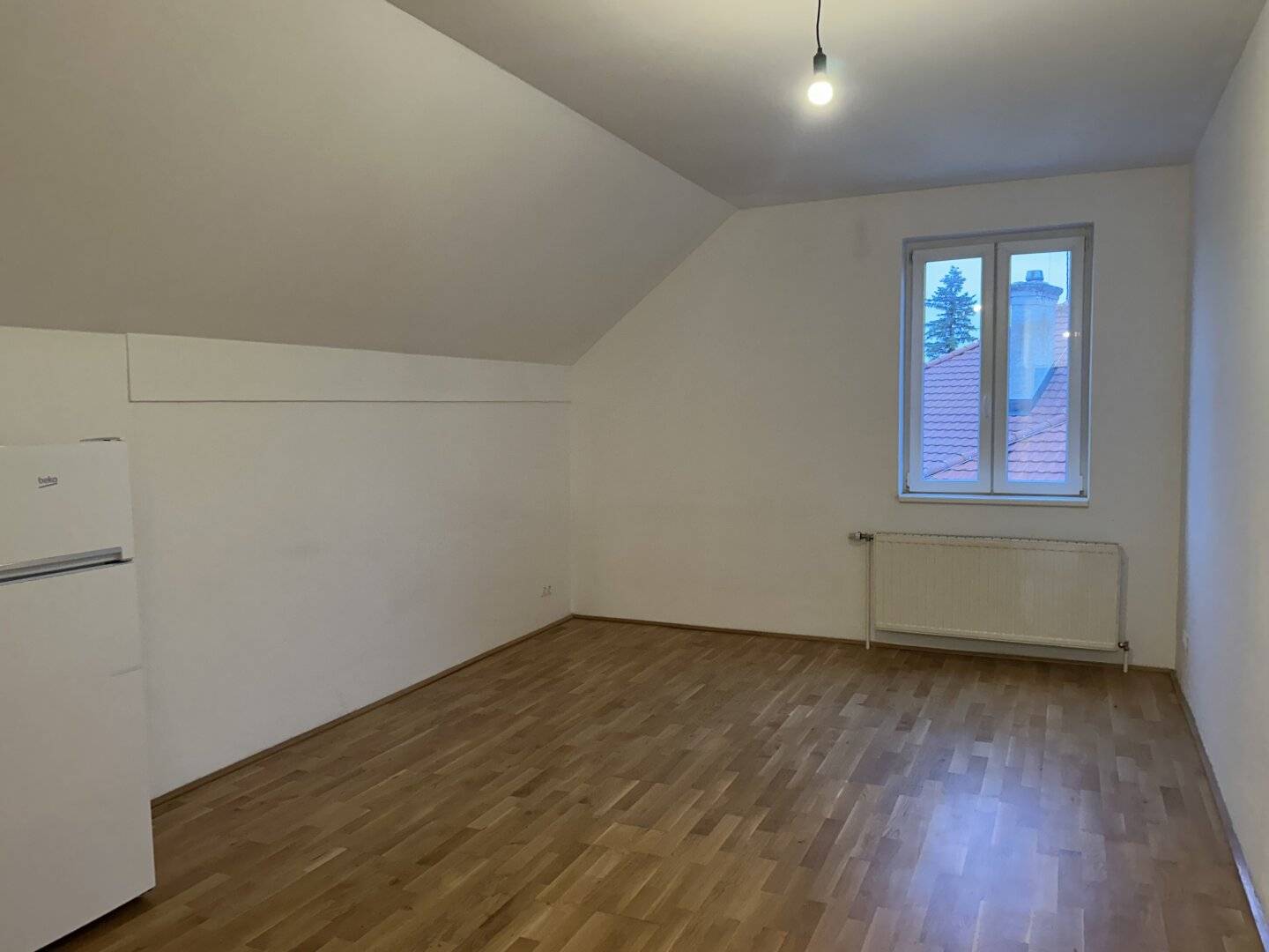 Sunny apartment near the station and the center only 16 min by S-Bahn to U6 Wien Meidling