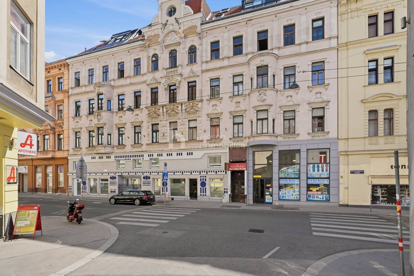 Two Houses, One Ensemble | Old Building with Elevator and Inner Courtyards in the Fifteenth