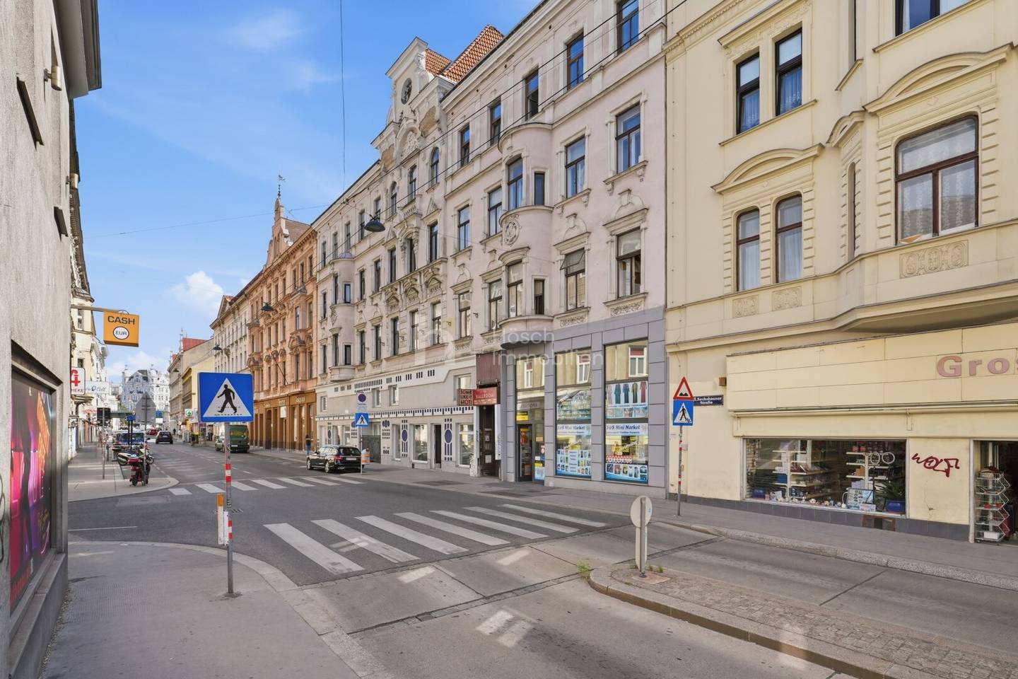 Two Houses, One Ensemble | Old Building with Elevator and Inner Courtyards in the Fifteenth