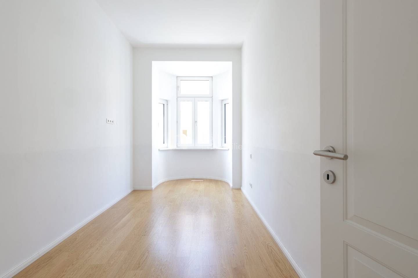 Two Houses, One Ensemble | Historic building with elevator and inner courtyards in the Fifteenth