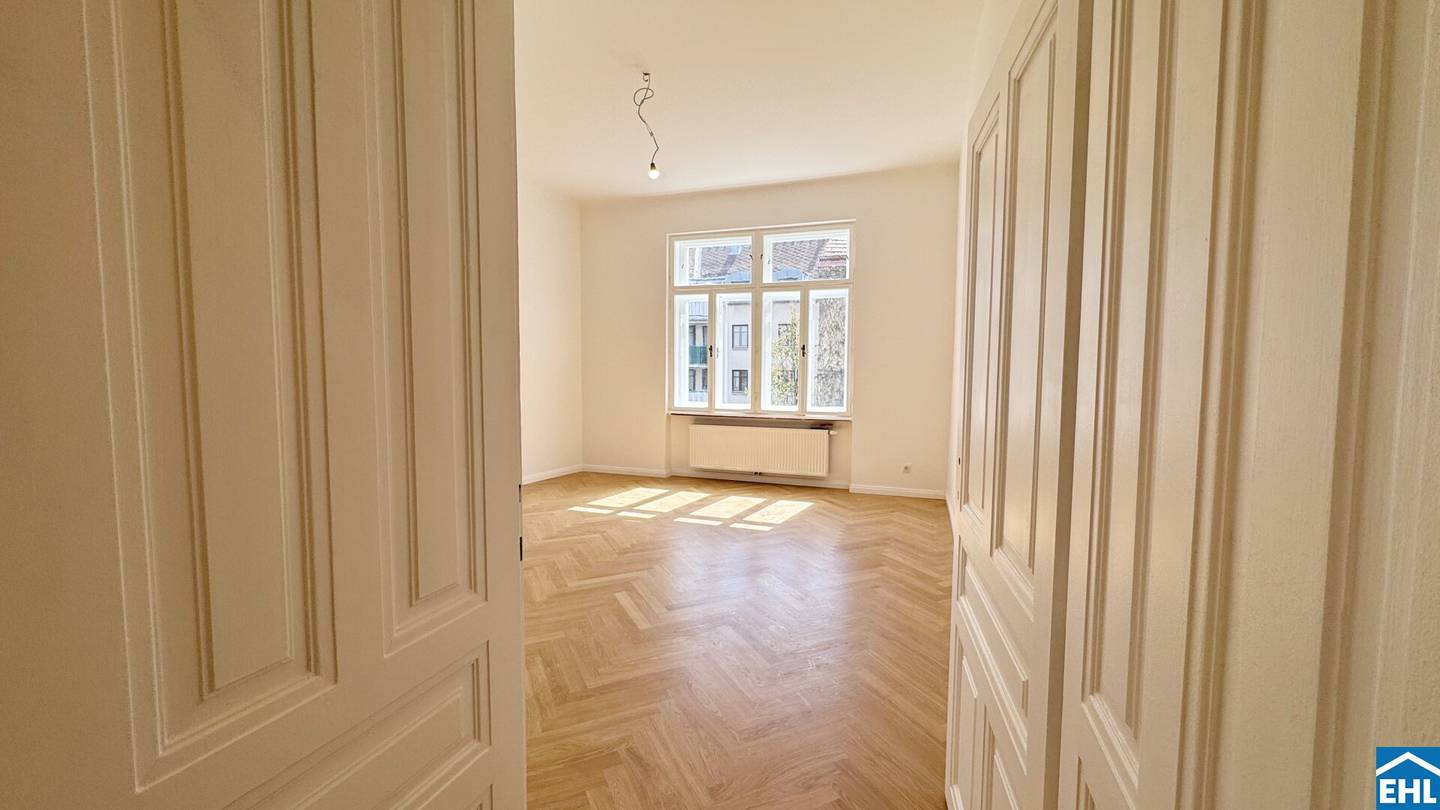 Near Ungargasse: 2-room old building dream apartment in the courtyard Balcony extension possible