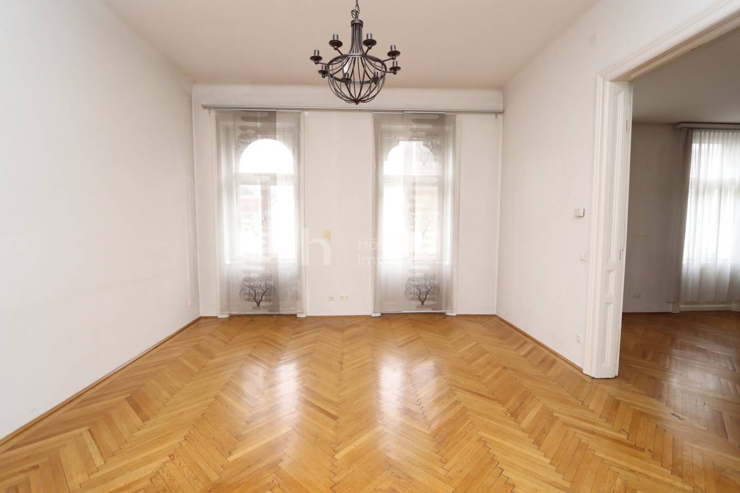 Two Houses, One Ensemble | Period Building with Elevator and Inner Courtyards in the Fifteenth