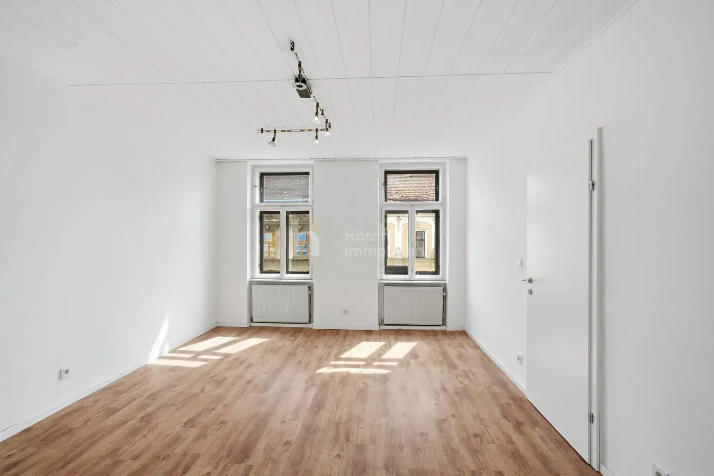 Two Houses, One Ensemble | Historic Building with Elevator and Inner Courtyards in the Fifteenth