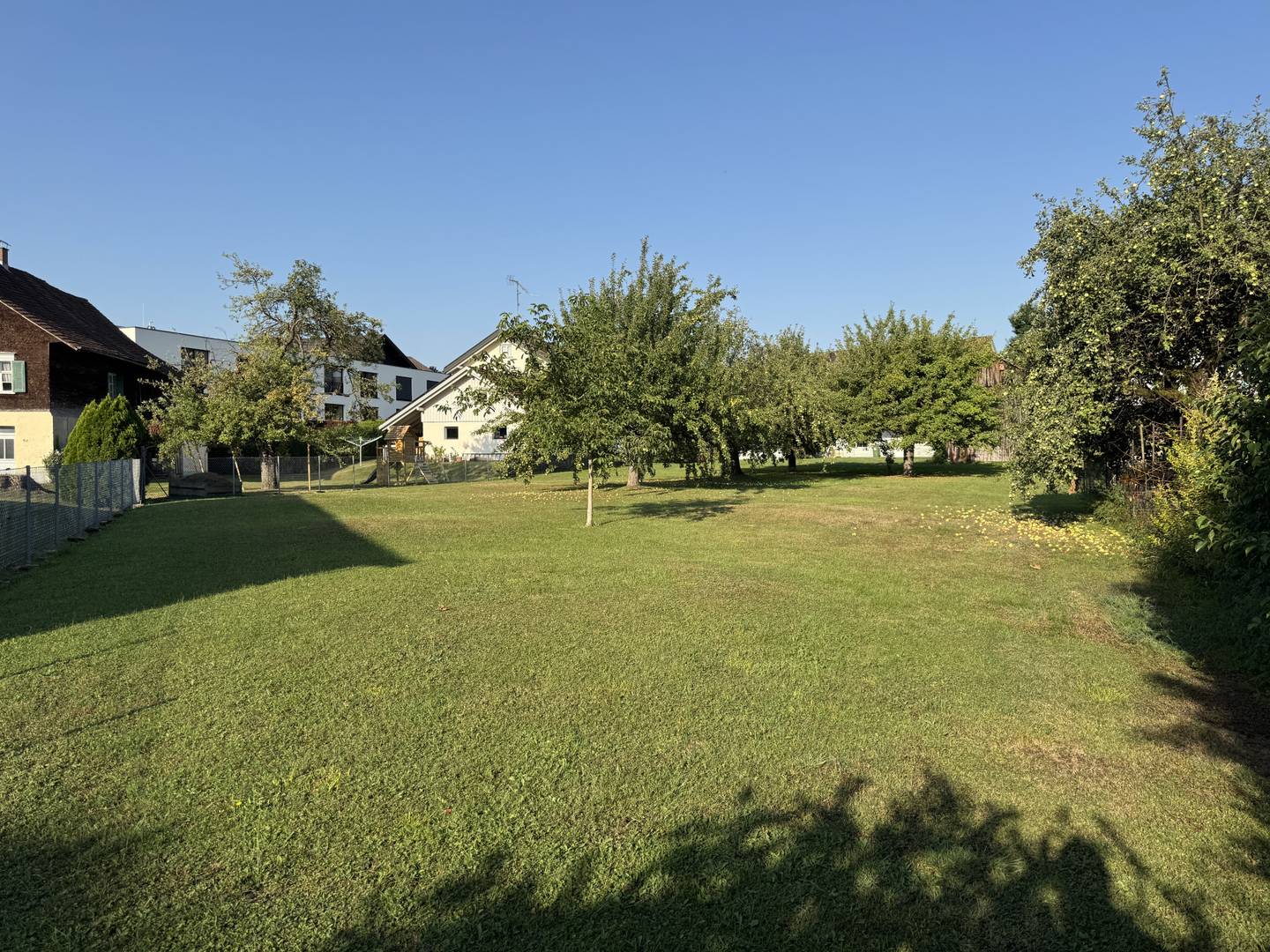 Sunny building plot with existing house near border Wohnung