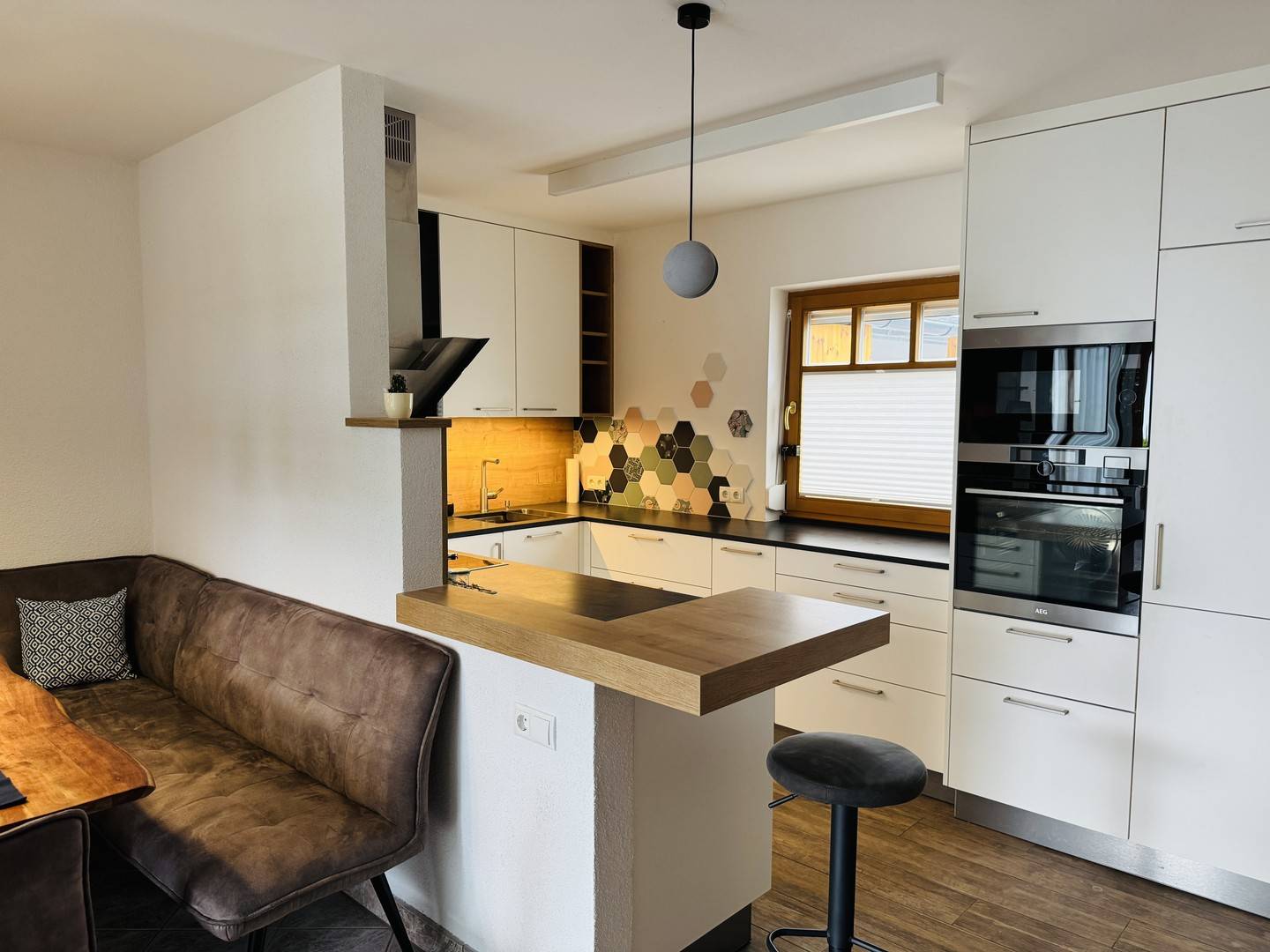 Sunny maisonette apartment with orangery and garden