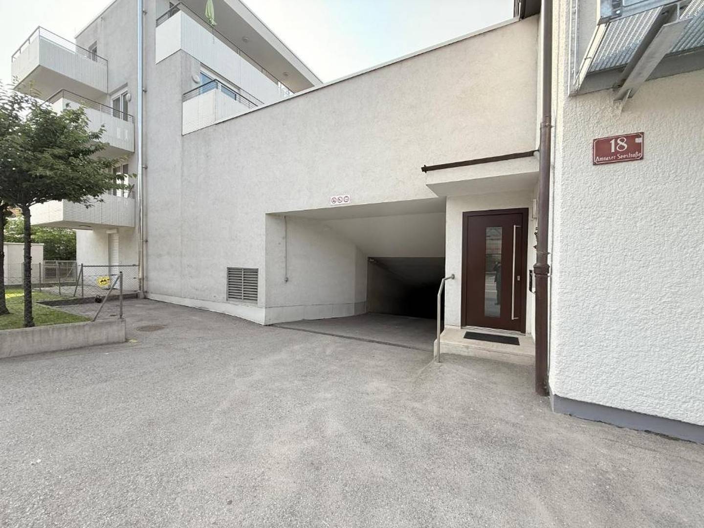 Wohnung with balcony mountain view and garage