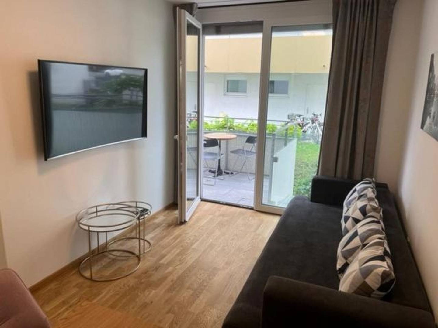 Wohnung with balcony mountain view and garage