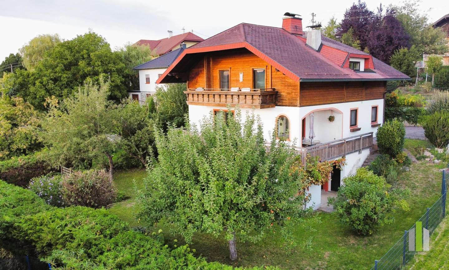 Family apartment with garden and southeast terrace