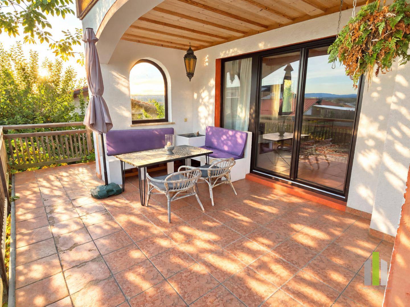 Family apartment with garden and southeast terrace