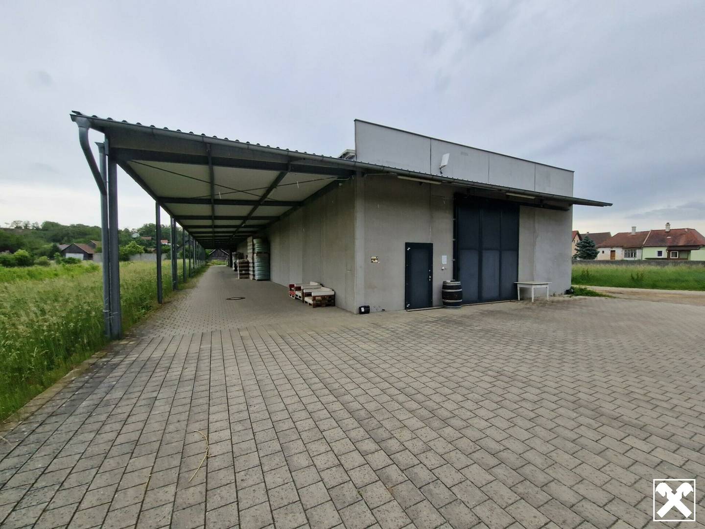RARITÄT: MODERNE WEINKELLEREI ZUR LANGFRISTIGEN MIETE