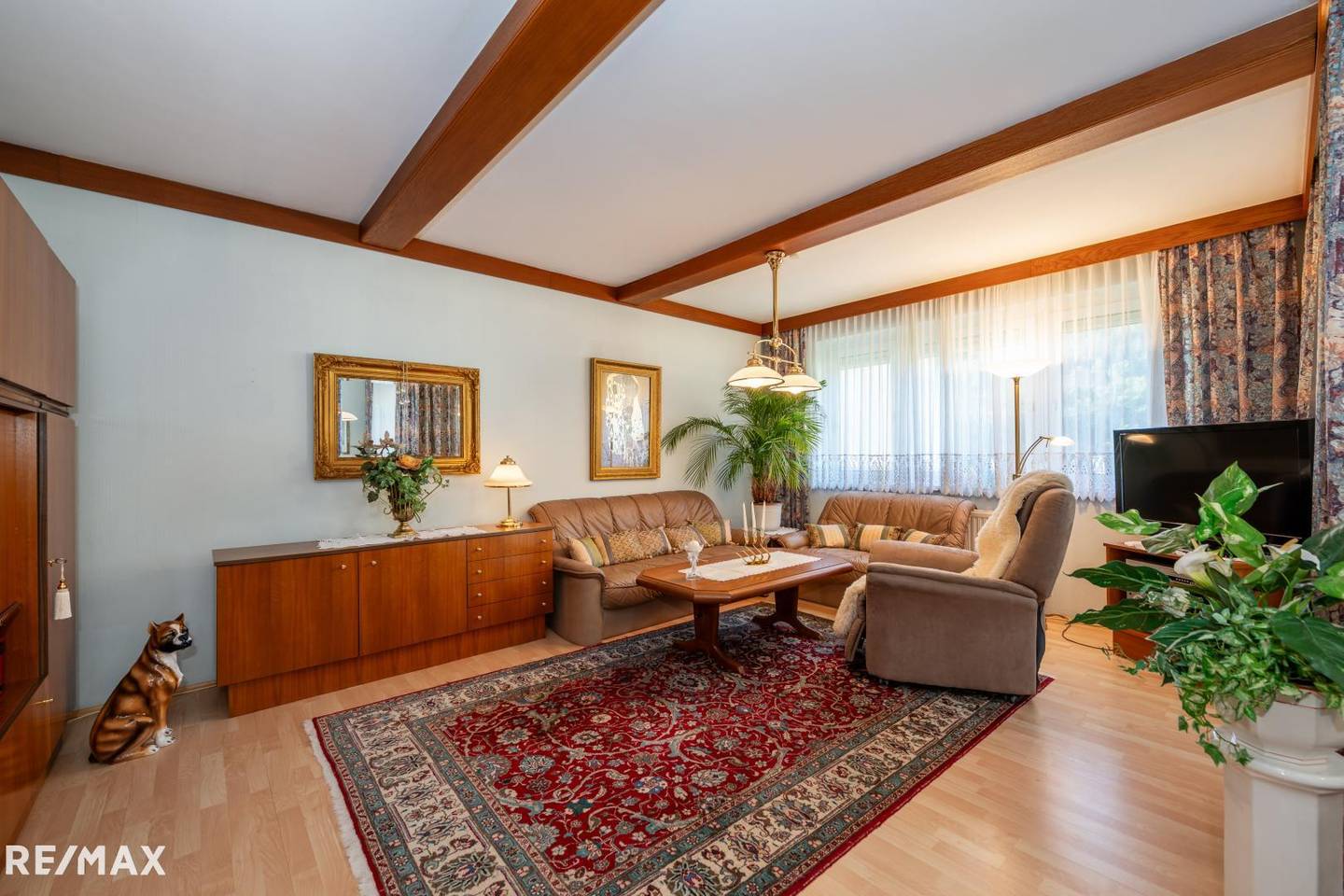 Bright apartment with green views near LKH