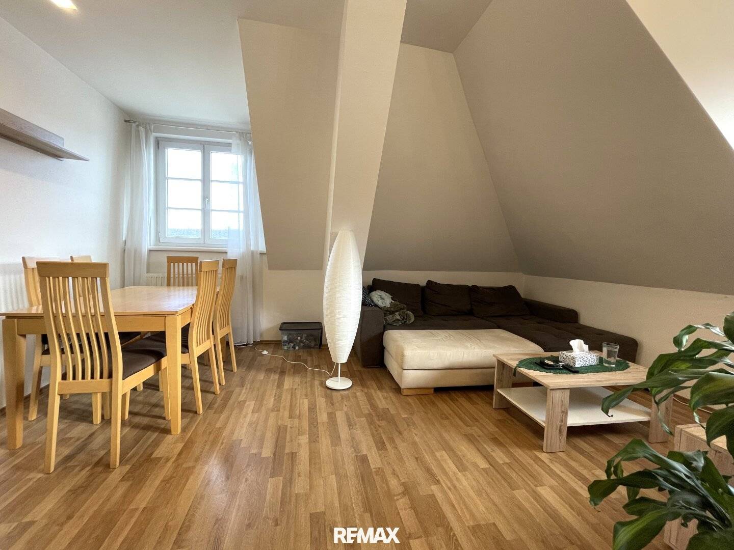 Top floor apartment in the town centre of Ulmerfeld