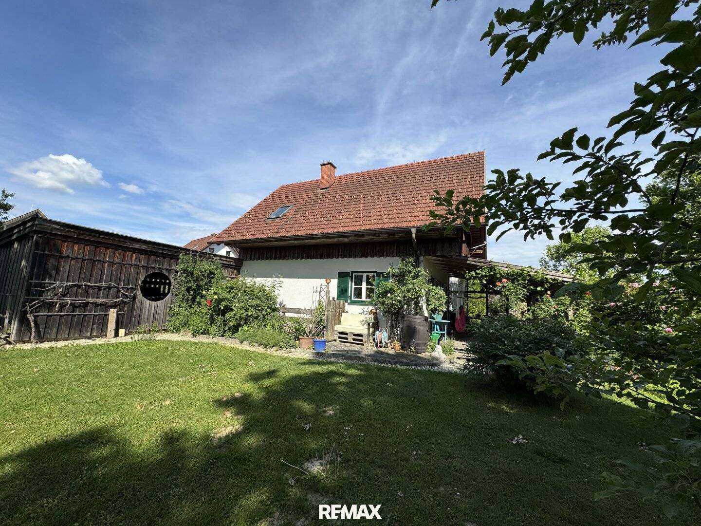 A cottage straight out of a picture book - romantic retreat with dream garden